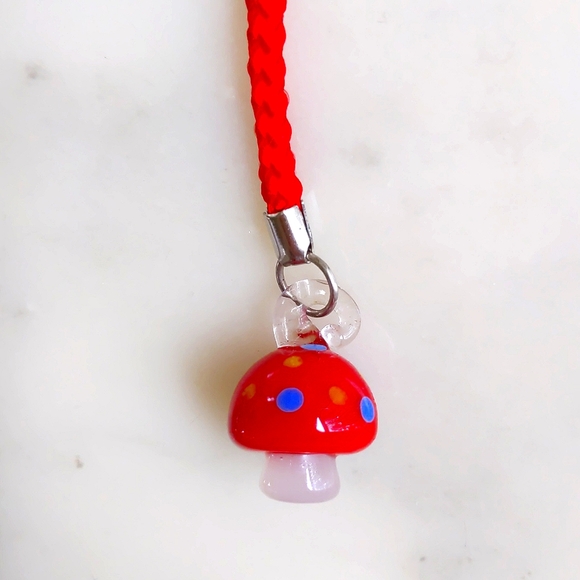 RARE! NWOT. Vintage 3D Red Mushroom Collectable Glass Phone/Purse/Bag/Key Charm. - Picture 2 of 3